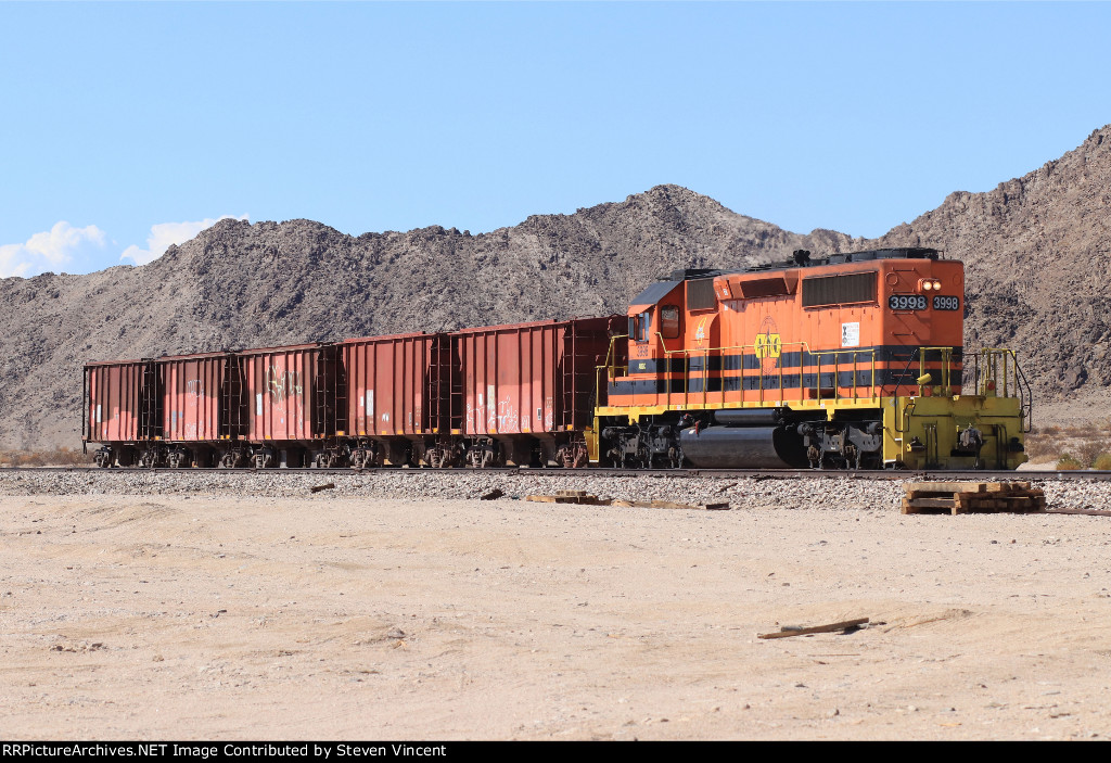 Arizona & California #3998 has run around it's work train and will now head back to Rice.